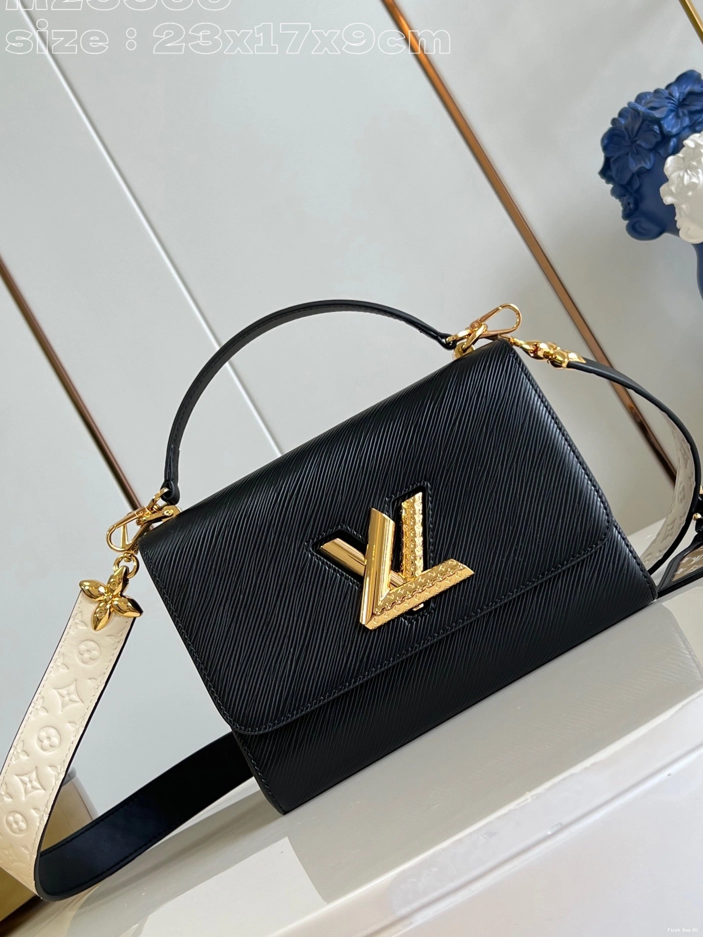 First bag ru TWIST LOUIS MM-23*17*9.5CM VUITTON 0715